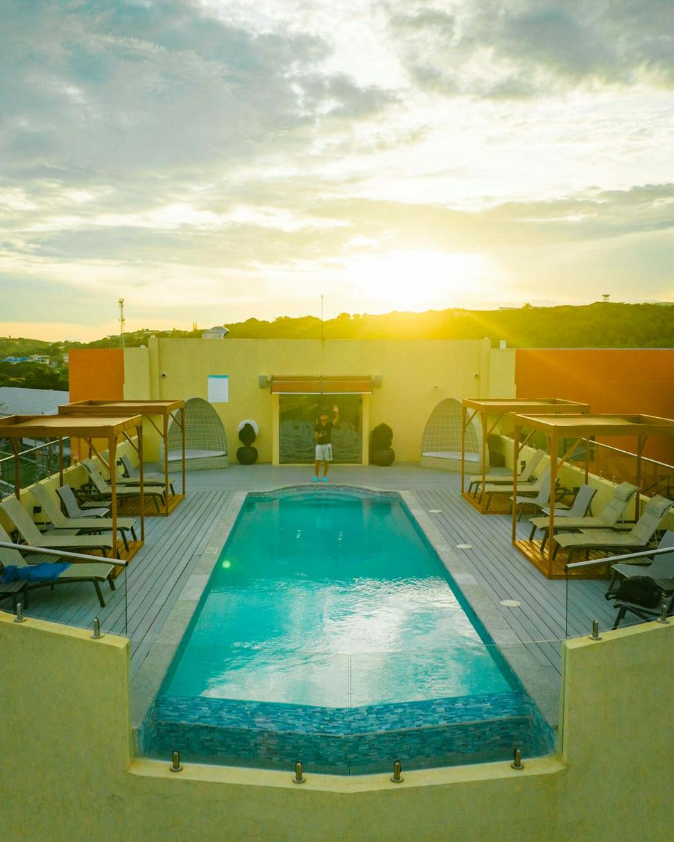 Hotel Pool